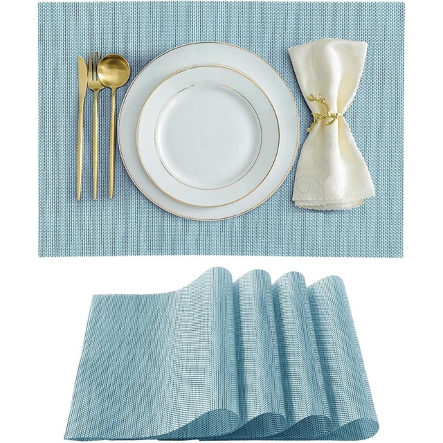 Meitianfacai Ensemble de 4 Napperons Bleus, Faits de 70 % de PVC et 30 % de polyester avec une texture Tissée. l'Image du Dessus Affiche une Installation de Salle à Manger Comprenant une Assiette Blanche, des Couverts Dorés et une Serviette Pliée sur le Napperon. l'Image du Dessous Met en Valeur la Conception flexible et Résistante à la Chaleur des Napperons, Mesurant 45x30 cm (17,71x11,81 Pouces). Ces Napperons Antidérapants et Lavables Sont Idéals pour Protéger les