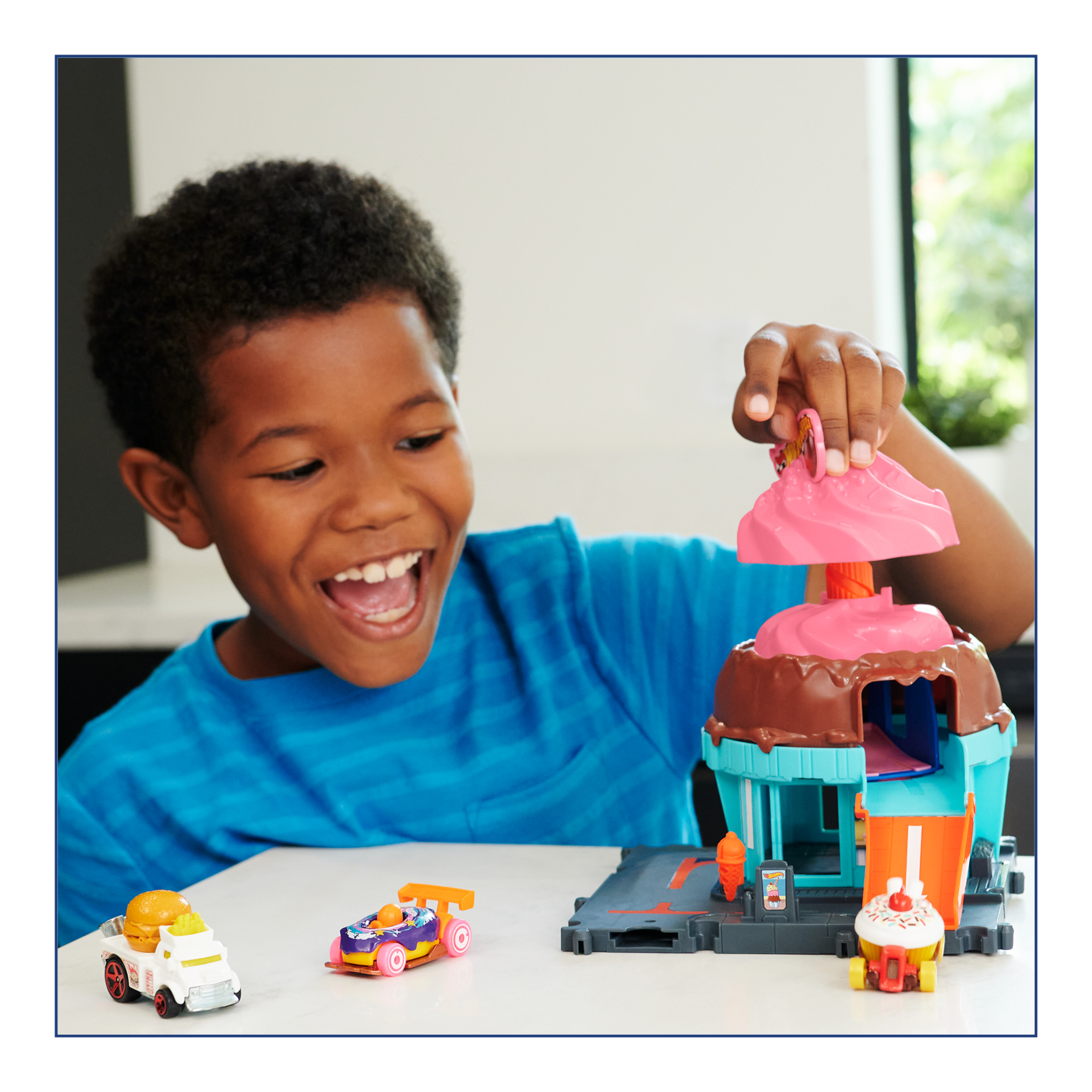 Hot Wheels City Ville Course Glacée Coffret, 1 voiture Hot Wheels