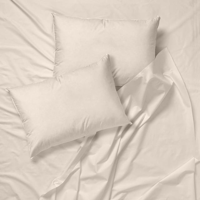 Cotton House 100% Egyptian Cotton Sheet Set in beige, featuring a 600 thread count, shown in a queen size. The set includes a fitted sheet, flat sheet, and two pillowcases, displayed on a bed with a smooth and soft texture. Ideal for luxurious and breathable comfort.