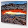 thumbnail image 2 of Lever de Soleil à Mesa Arch dans les Terres de Canyon, 2 of 3