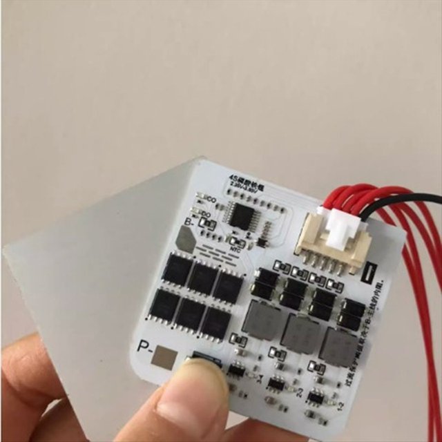 Circuits de Protection de Batterie Avancée Carte d'Équilibrage Active en Plastique Série 4 Inductive pour Lithium Fer Phosphate 4 Cellules