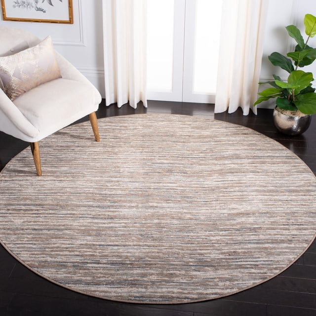 Safavieh Pyramid Ekaterina Tapis Abstrait, Rond aux Tons Terre Chauds et au Motif Abstrait à Rayures Subtiles, Fait de Fils Synthétiques Doux avec un Poil de Coupe Moyenne de 0,31 Po, Exposé sur un Plancher de Bois Franc Foncé dans une Pièce Lumineuse avec Rideaux Blancs, Chaise beige et Plante Verte, Idéal pour Salons Ou Bureaux à Domicile.