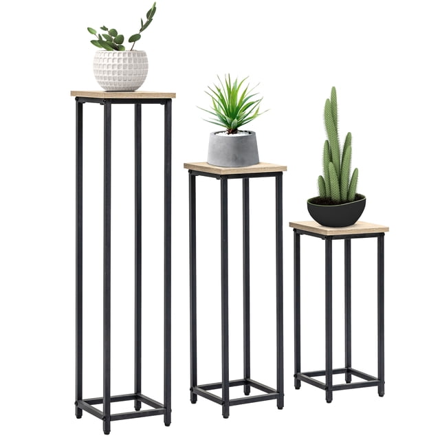 Outsunny Lot de 3 supports pour Plantes d'Intérieur, Support pour Plantes en Métal Comprenant un Ensemble de Trois supports pour Plantes de Style Industriel avec Cadres en Métal Noirs et Étagères Aspect Bois. Chaque Support Varie en Hauteur, Mesure 35,4, 27,6 et 19,7 Pouces, et Supporte jusqu'à 66 Lb. Conçu avec une structure Gain de Place et un Cadre en Acier durable, Ces supports Conviennent à une Utilisation Intérieure Ou Extérieure, Idéal pour Exposer des Plantes de Tailles Variées dans les Salons, les porches Ou les patios.