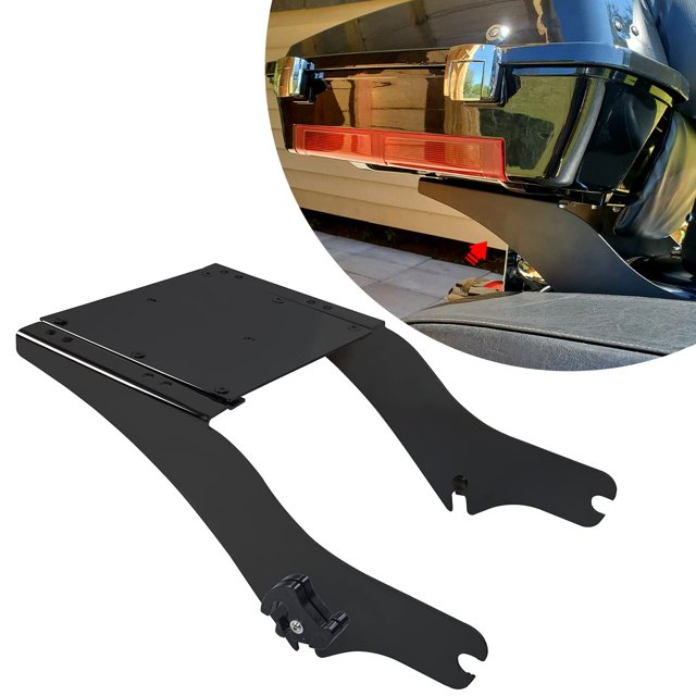 ECOTRIC King Tour Pack Support de Coffre en Acier Noir, compatible avec les Modèles Harley Touring FL 1997-2008. Conçu pour une installation Profilée en Tour-Pak, Éliminant la Quincaillerie d'Amarrage Arrière Volumineuse. Idéal pour la Gestion du Cargaison de Moto et le Montage d'Accessoires. Comprend une Vue Gros Plan du Support et de Sa position de Montage sur une Moto.