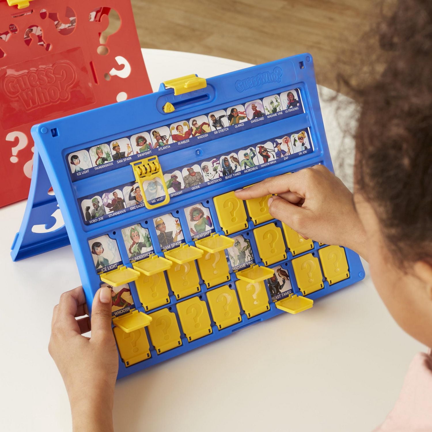 Guess Who? Jeu de devinettes classique, jeu de plateau pour enfants, dès 6 ans, 2 joueurs
