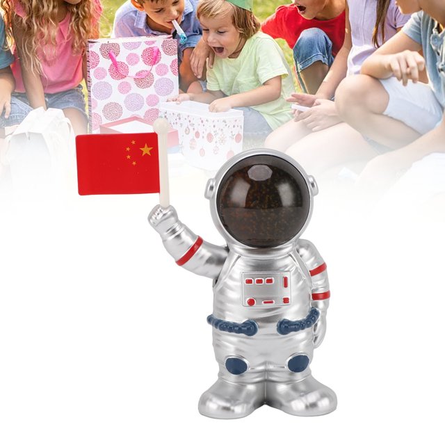Figurine Arm Waving Spacemen Ornament Solar Powered Spacemen Decoration For Vehicle Home