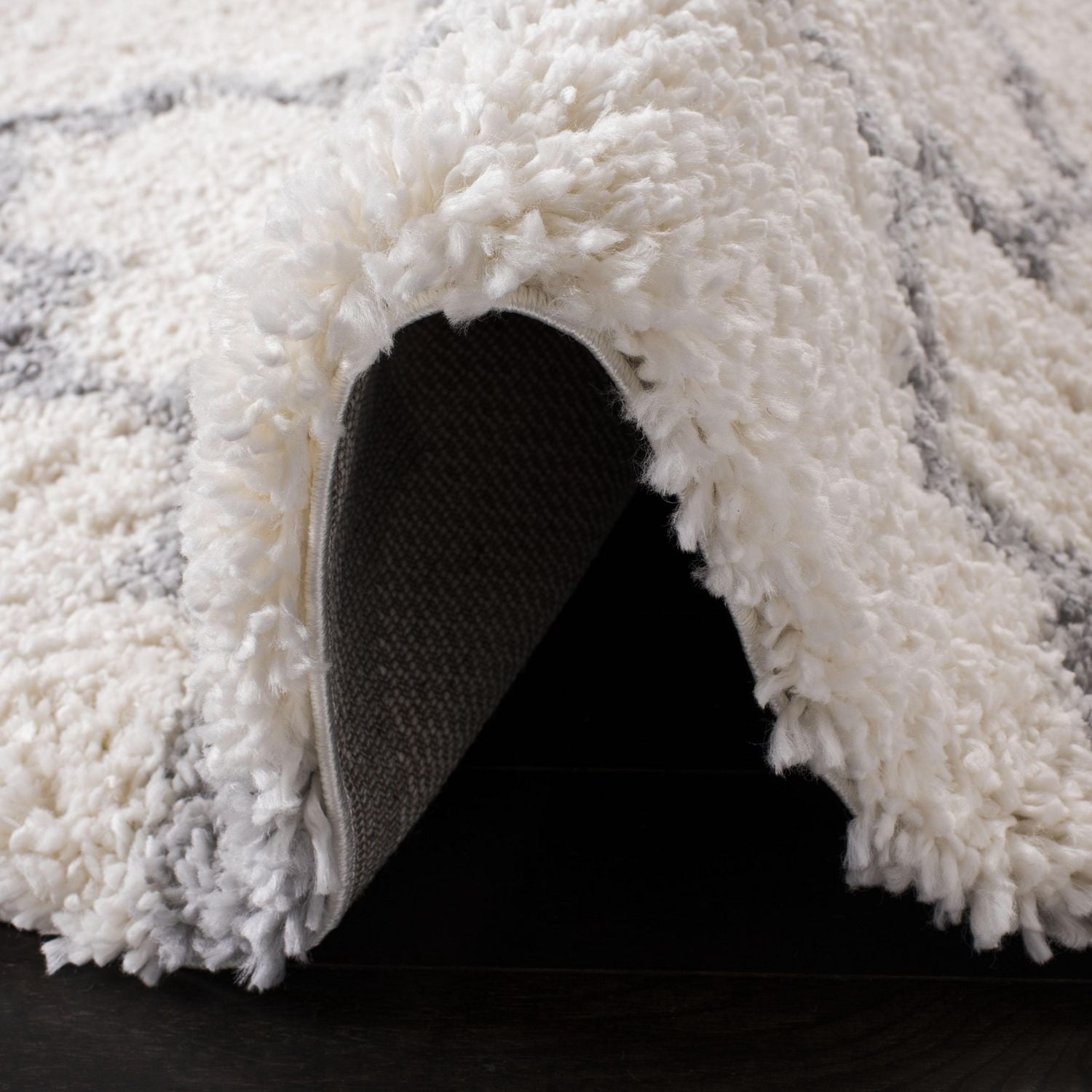 Safavieh Fontana Hilda Tapis Peluche Shag Géométrique