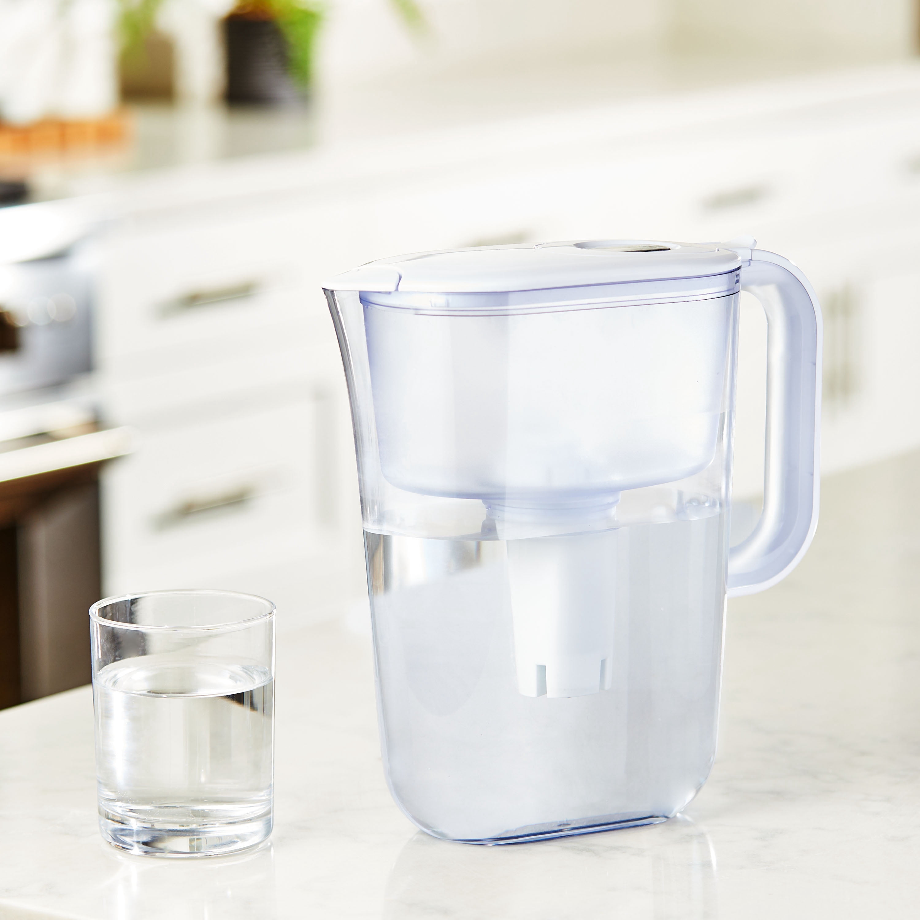 Pichet filtreur à eau Great Value, série 7 tasses, couleur blanche, sans BPA, compatible avec les filtres Brita, certifié NSF, indicateur minuteur numérique, HS528