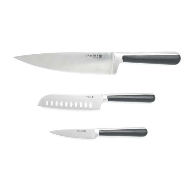 Sabatier Ensemble de 3 Couteaux Tang à Dessus Forgé Comprenant un Couteau de chef de 8 Pouces, un Couteau Santoku de 5 Pouces avec Bords Creux et un Couteau d'Office de 3,5 Pouces, le Tout avec des Lames en Acier Inoxydable à Haute Teneur en Carbone et des Poignées Tang à Dessus Forgé Noir, Affiché sur un Fond Blanc pour un Usage Polyvalent en Cuisine.