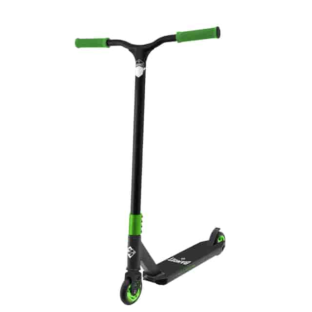 Street Surfing Stunt Kick Trick Scooter Bandit Shooter Green featuring a black 6061 aluminum deck measuring 19.7 x 4.33 inches, green TPR grips, and a 540mm wide aluminum handlebar. Equipped with a quad clamp HIC compression system, performance brake, and 100mm high rebound wheels with anodized aluminum core. Designed for stunt and trick performance at skate parks.