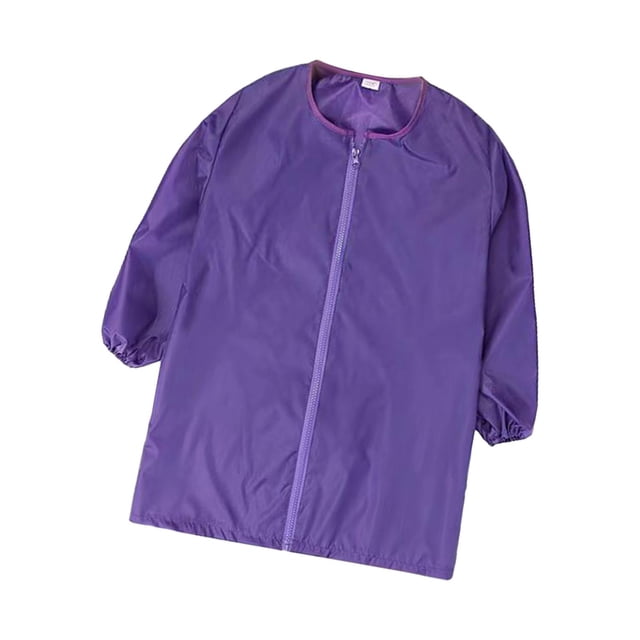 Children Art Smocks Salopette à Manches Imperméables Multifonction pour Enfants Filles Garçons S en Couleur Violet Vif. Fabriquée en Matériau polyester Doux et Respirant, Cette Salopette Est Imperméable, Anti-Huile et Facile à Nettoyer. Comprend une Fermeture Éclair avant pour Plus de Commodité, des Manches Longues avec Poignets Élastiques pour une protection Accrue, et un design Léger. Convient aux Projets Artistiques, à la Peinture et à d'Autres Activités Créatives. Taille P avec une Longueur de 58cm, une Poitrine de 80cm, une Longueur de Manche de 45cm et une Largeur d'Épaule de 33cm