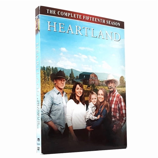 Heartland Saison 15 (DVD), la Quinzième Saison Complète de la Série Télé de Drame Anglais. la Couverture Met en Vedette un Groupe de Personnages Se Tenant devant un Cadre rural Pittoresque avec une Grange et des Montagnes. l'Étui DVD Est Incliné pour Mettre en Valeur le Titre et l'Oeuvre.