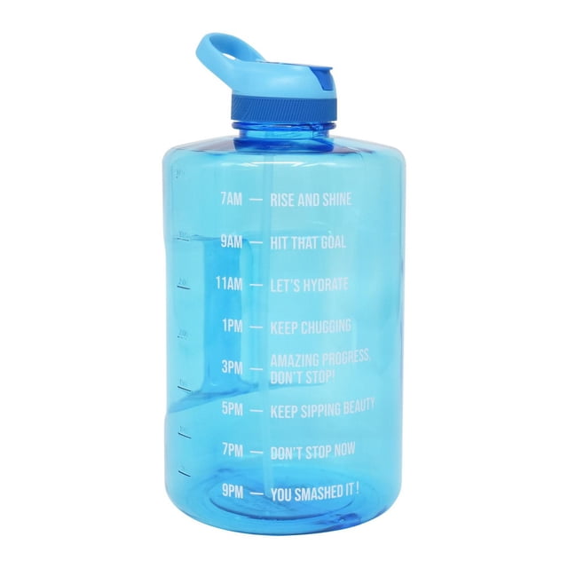 Mainstays Bouteille d'Eau en Plastique Bleue, 3,78 Litres, 1 Pce, avec un Corps en PETG Bleu Translucide et des Repères de Temps Motivationnels Blancs de 7 H à 21 H pour le Suivi de l'Hydratation, un Couvercle Bleu à Vis avec Paille à Languette Rétractable, et une Poignée de Transport, Conçue pour les Boissons Froides et le Lavage des Mains Seulement, Convient au Suivi de la Consommation d'Eau Quotidienne.