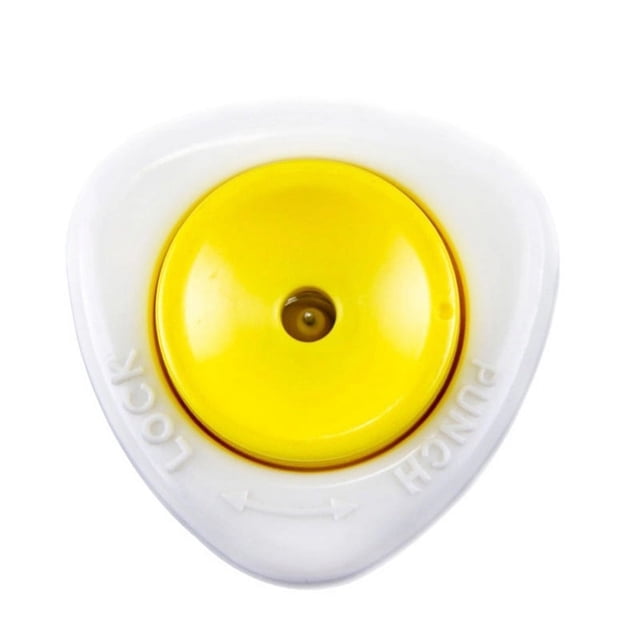 Perceur d'Oeufs pour Oeufs Durs avec Base Robuste, Tisonnier Robuste pour Oeufs, Vue Centrée de l'Avant Montrant la Base Circulaire Robuste du Tisonnier et l'Épingle de Perçage Verticale sur un Comptoir Neutre; Outil de Cuisine compact pour Oeufs, Souvent Utilisé pour Percer la Poche d'Air avant l'Ébullition afin de Réduire les Fissures de Coquille.