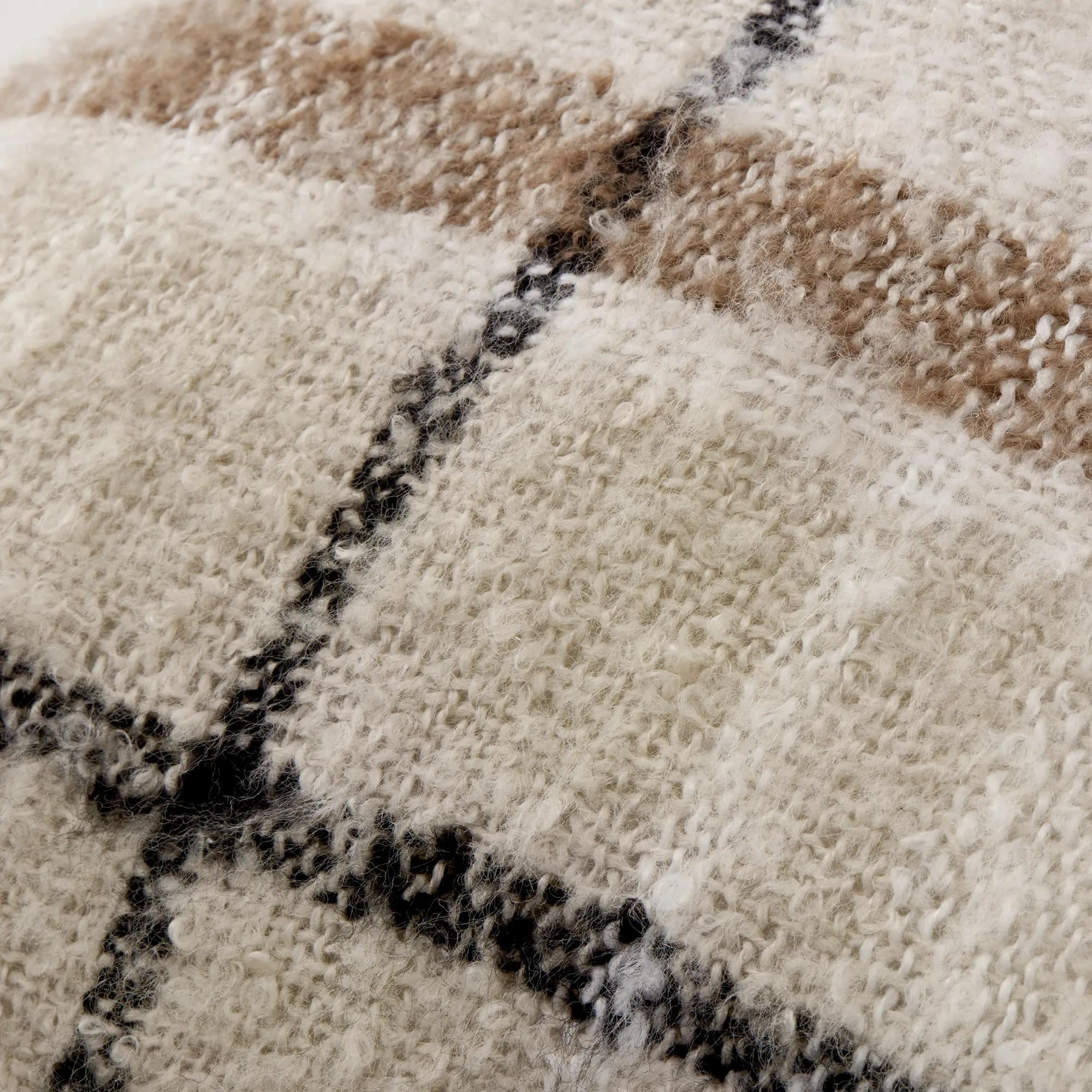 Coussin décoratif beige Bouclair Elsy 19x19 po