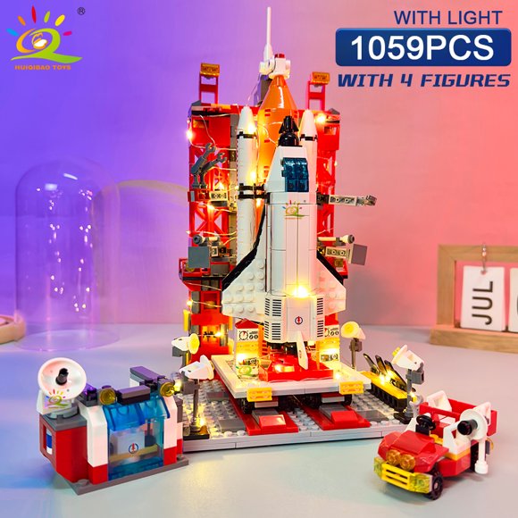 HUIQIBAO Modèle de Port Spatial Aéronautique Navette Spatiale Centre de Lancement de Fusée Blocs de Construction MOC Vaisseau Spatial Jouet en Briques pour Enfants,63 avec Lumière