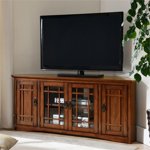 Leick 56" Coin TV Stand en bois dans la mission Oak