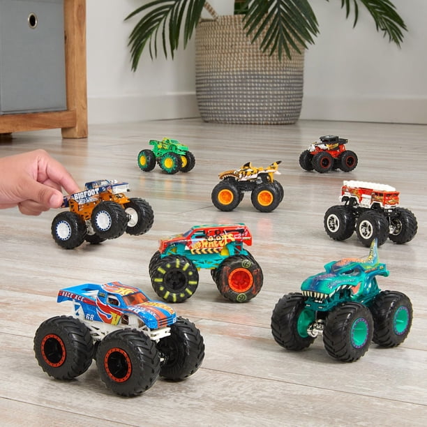Hot Wheels Monster Trucks Live 8-Pack, Toy Trucks, Gift for Kids 3
