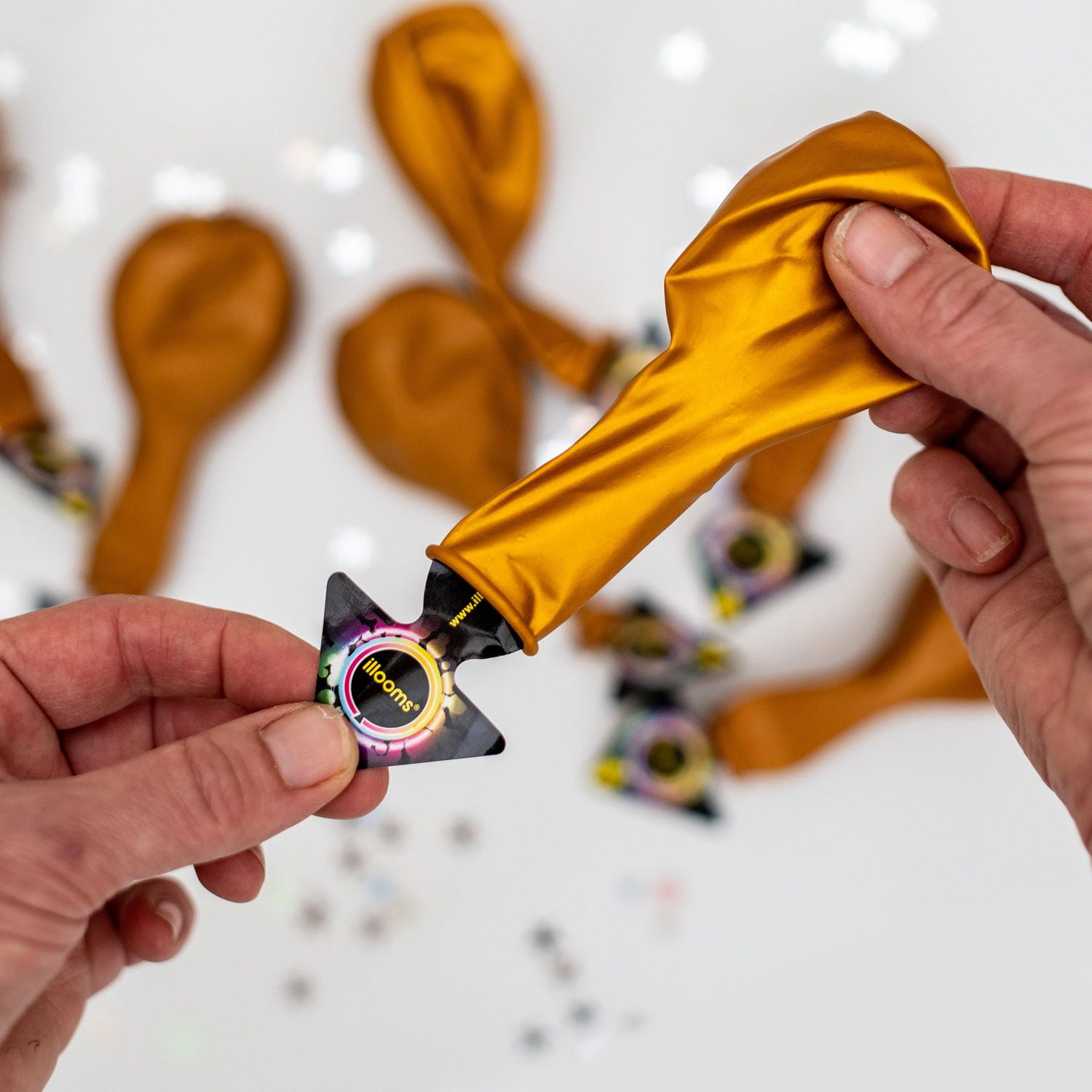 illooms Light Up LED Gold Balloons 15PK UPC; 843699103887