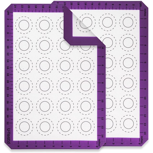 U-Taste Tapis de Cuisson en Silicone Résistant à la Chaleur pour Macarons, Feuille de Cuisson Réutilisable Antiadhésive avec Cercle de Mesure pour Four (Taille Demi-Feuilles, Lot de 2, Violet)