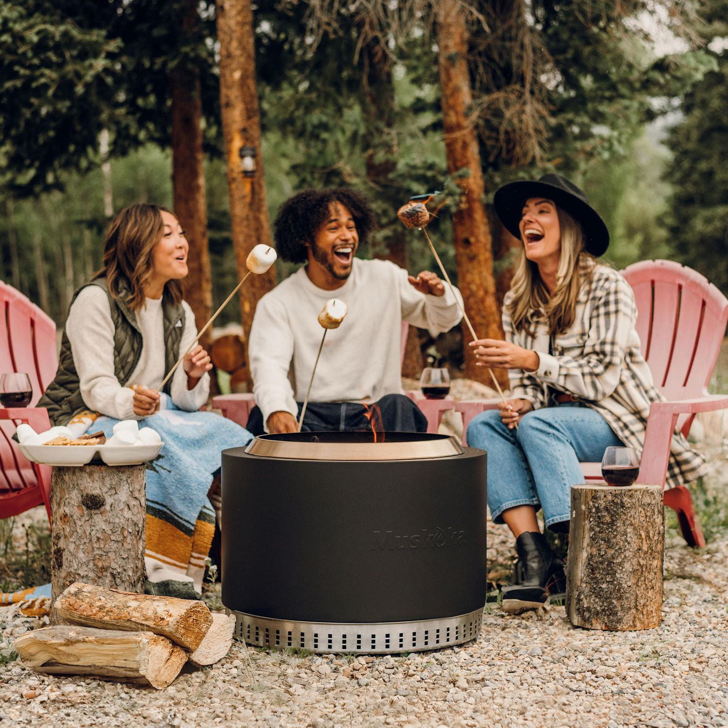 Foyer à bois sans fumée en acier noir/acier inoxydable de 25 po Muskoka avec couvercle, tisonnier et housse protectrice
