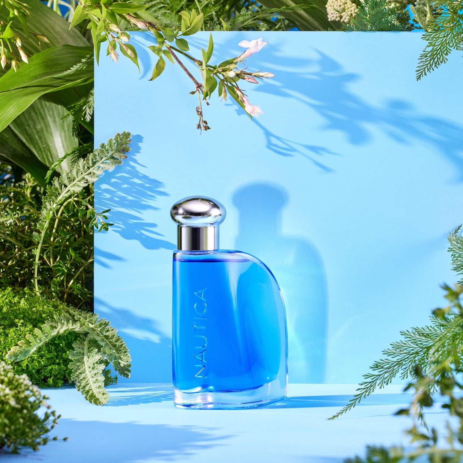 Nautica Blue Eau de toilette pour Homme, parfum frais et revigorant - Notes boisées et fruitées d'ananas, de nénuphar et de bois de santal, 100ml