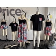 thumbnail image 1 of PatPat Ensemble Assorti pour la Famille : Robes Dos Nu à Imprimé Floral Tropical Rouge et T-Shirts Noirs, 1 of 6