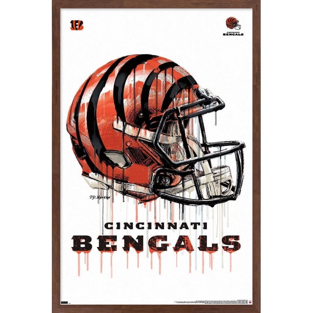 NFL Cincinnati Bengals - Affiche Murale « Drip Helmet 20 » avec Cadre Magnétique, 22,375 Po x 34 Po Présentant une illustration Orientée vers l'Avant d'Un Casque de football des Cincinnati Bengals orange avec des Rayures de Tigre Noir et un Masque Facial Noir, avec Effets de Peinture Goutte à Goutte et Texte « Cincinnati Bengals » Usé Ci-Dessous, Imprimée sur Papier Lustré et Encadrée dans un Cadre Magnétique en Bois Foncé, Convient à la