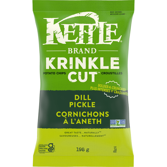 Kettle Sac de Croustilles de Pommes de Terre Cornichon à l'Aneth à Coupe Ondulée avec Blocs de Couleur Verts et Jaunes, Texte Blanc et Jaune Audacieux, Étiquettes Vérifiées par le Projet non-OGM et Sans Gluten, Poids de 198 g, Mettant l'Accent sur une texture Cuite Audacieuse et Croquante et une Saveur Naturelle, Idéal pour la Collation.
