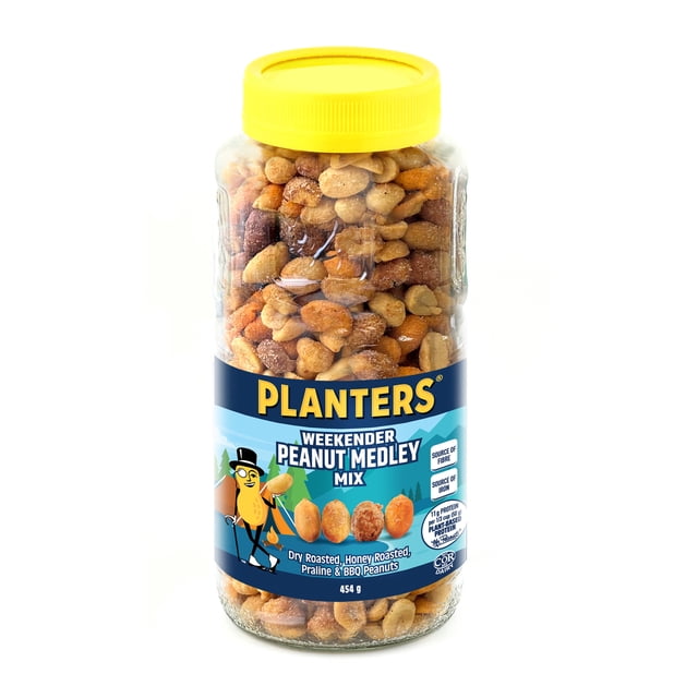 Planters Weekender Mélange d'Arachides dans un Pot en Plastique Transparent avec Couvercle Jaune, Comprenant des Arachides Rôties à Sec, Rôties au Miel, Pralinées et BBQ. l'Étiquette le Met en Valeur comme source de Fibres et de Fer avec un Poids net de 454 g, Idéal pour Grignoter Ou Partager.
