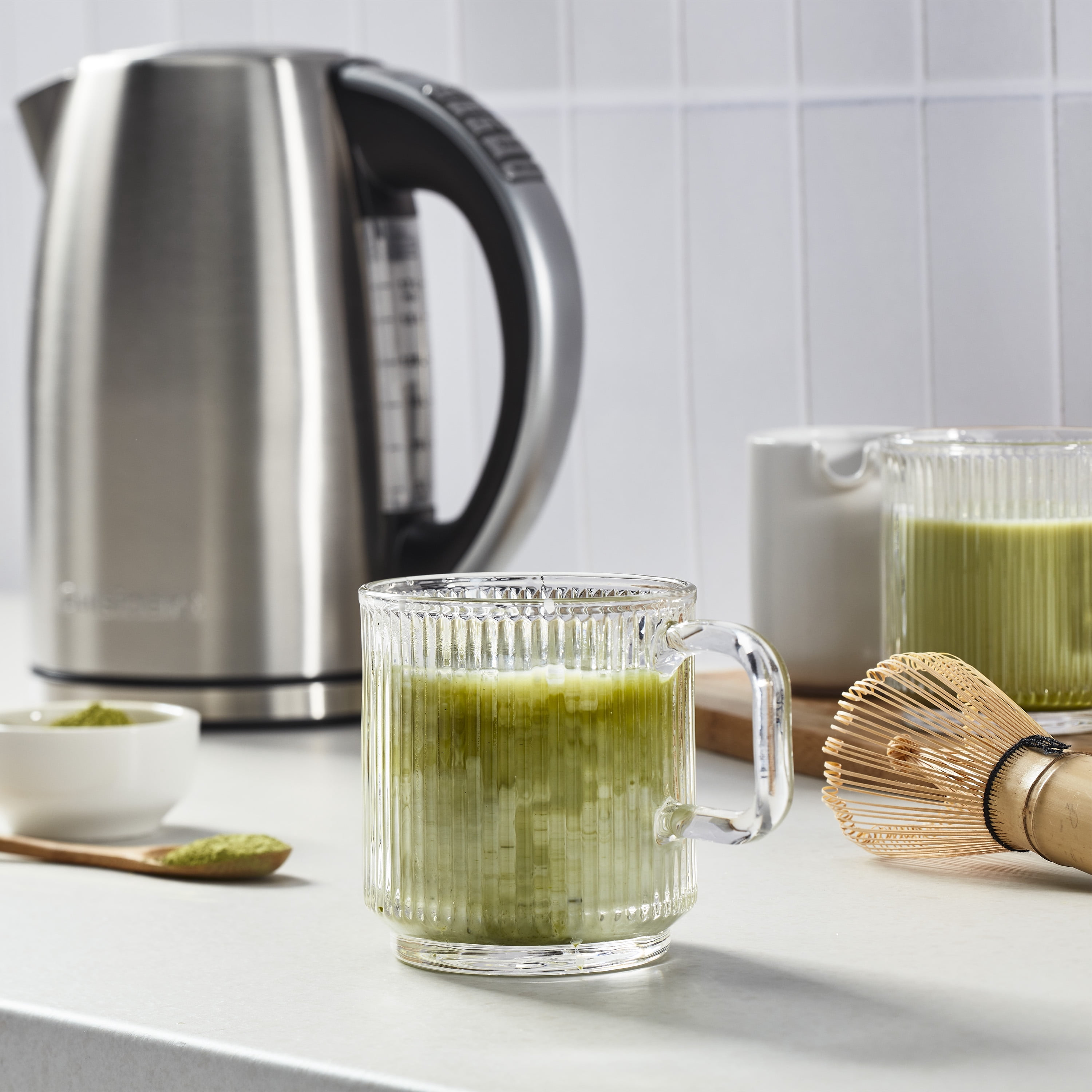 Bouilloire électrique Cuisinart PerfecTemp 1,7 L, chauffe rapide 1500 W, 6 températures préréglées, maintien au chaud 30 min, sans fil, acier inoxydable (CPK-17C)