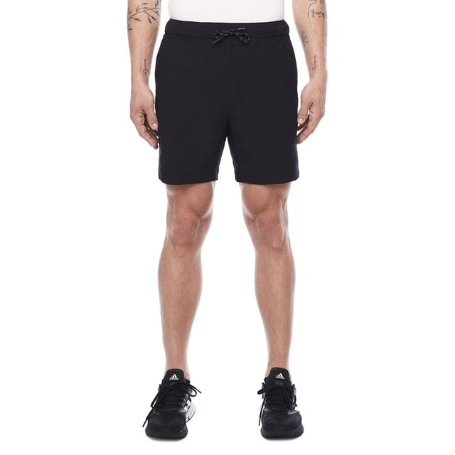 Short Jogger Noir Foncé en polyester Noir avec Tissu Extensible Confortable et Taille Élastique jacquard avec Cordon de Serrage, Vue avant d'Un Modèle Masculin, Convient au gym, aux sports de Plein Air, aux Voyages et aux Tenues Décontractées.