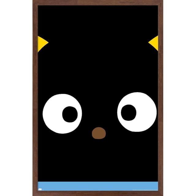Hello Kitty and Friends - Affiche Murale Gros Plan de Chococat, 22,375 Po x 34 Po, Présentant un Gros Plan Centré du Visage de Chococat avec de Grands Yeux Blancs, des Élèves Noirs, un Petit Nez Brun et des Oreilles Jaunes sur Fond Noir, Imprimée sur Papier d'Affiche Lustré avec un Cadre en Bois, Convient pour Décorer des Chambres, des Bureaux Ou des Résidences Étudiantes.