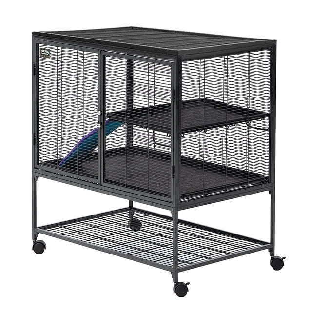 MidWest Critter Nation 36"x25"x39 Pouces Unité Simple cage pour Petits Animaux avec Cadre en Fil Métallique Noir, Deux Tablettes Ajustables Étanches, Rampe en Plastique avec Couvercle, Doubles Portes Pleine Largeur avec Loquets Anti-Critters, et Support à Roulettes avec Roulettes Verrouillables pour un Nettoyage Facile et la Mobilité.