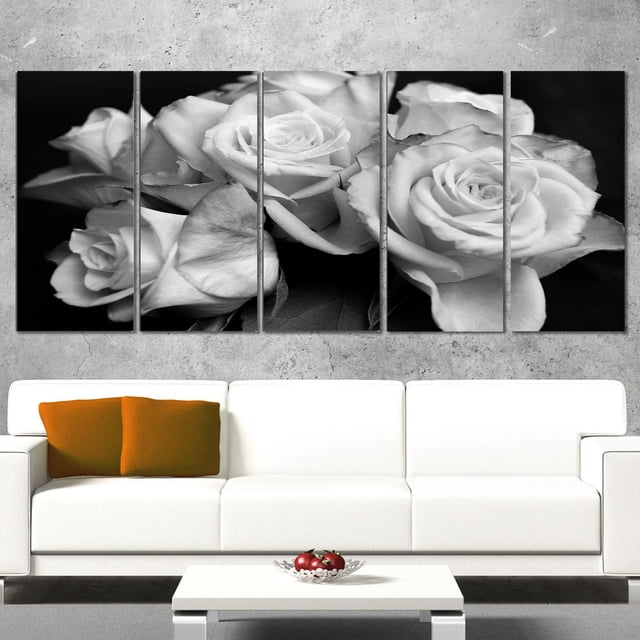 Design Art Bouquet de Roses Noir et Blanc Impression sur Toile Florale, une Toile en Coton à Cinq Panneaux Enveloppée pour Galerie avec Gros Plan Noir et Blanc à Haute Résolution de Roses en Floraison, Prête à Accrocher au-Dessus d'Un sofa Blanc avec des Coussins orange dans un Salon Minimaliste, Idéale pour Rehausser la Déco de la Maison.