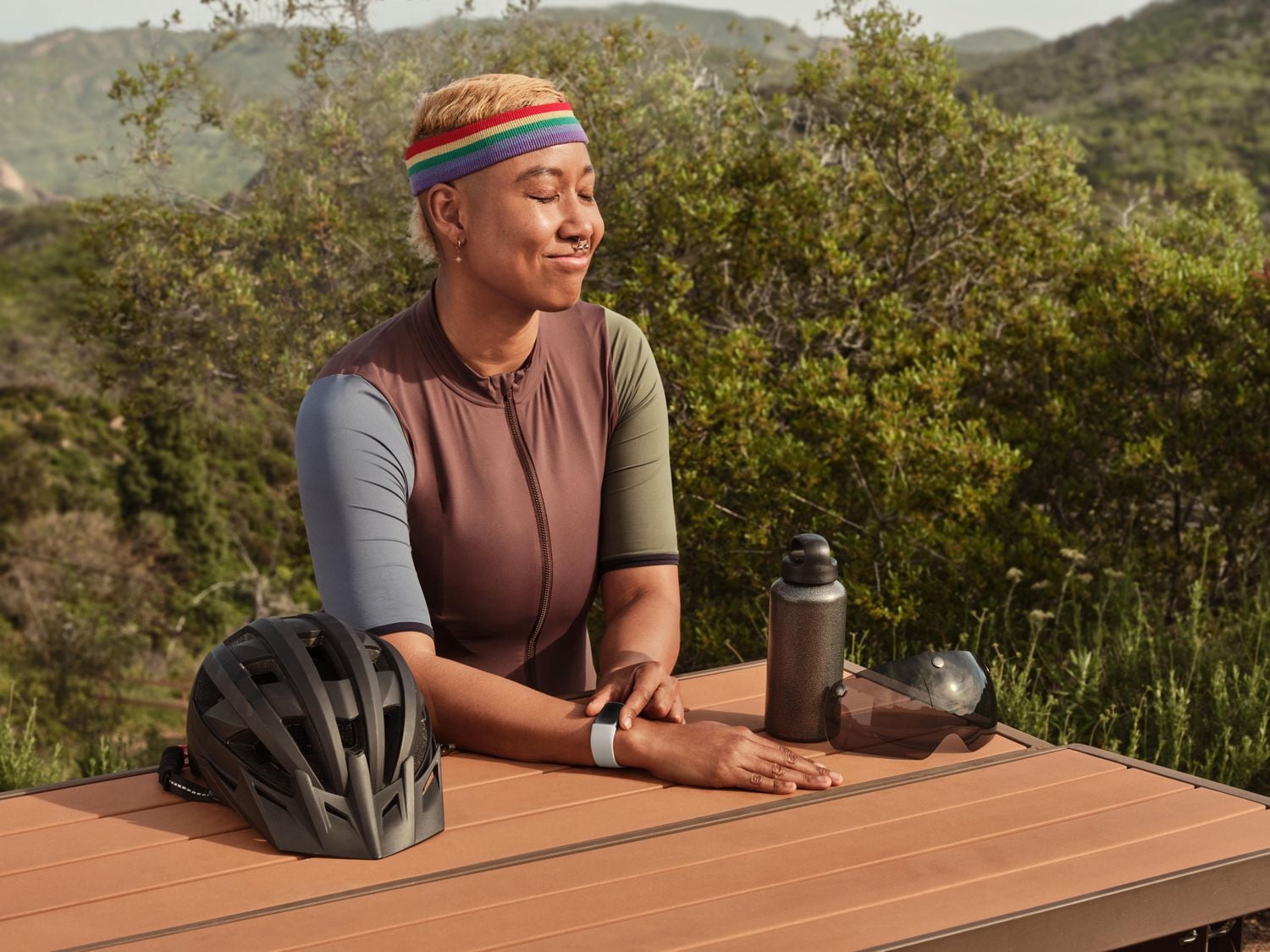 Bracelet d’activité évolué pour la forme et la santé Google Fitbit Charge 6, noir (1)