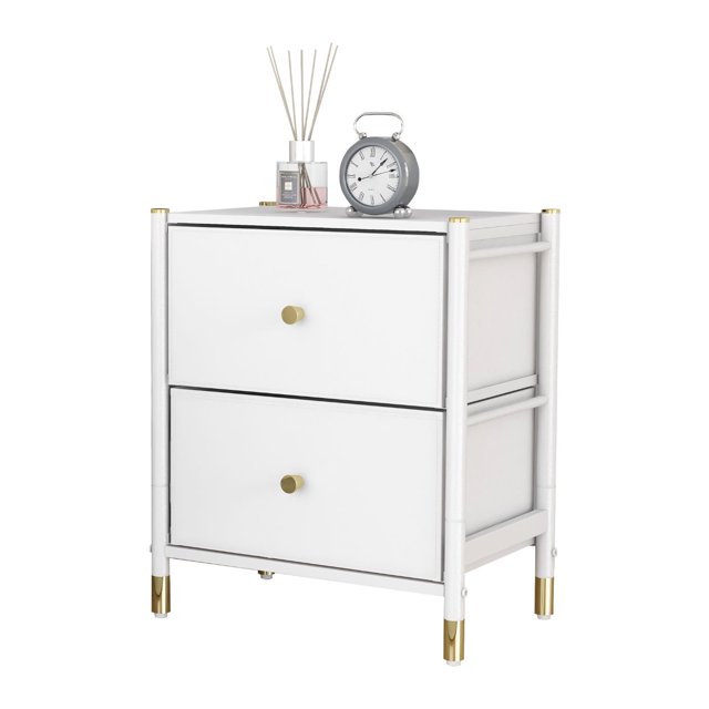 DECOMOMO table de Chevet avec Tiroirs, solution de Rangement à 2 Niveaux pour table d'Appoint avec Deux Tiroirs en Similicuir Blanc avec Boutons Dorés, Soutenue par un Cadre Métallique Robuste avec Pattes Accentuées d'Or. Conception Compacte Mesurant 18” (L) x 11.8” (L) x 22” (H), Convient aux Chambres Ou aux Espaces de Vie. Comprend des Paniers en Tissu Non Tissé, un kit Anti-Basculement et une Tablette Supérieure Résistante à l'Eau Pouvant Supporter jusqu'à 22 Lb. Idéale pour Ranger des Livres, des Vêtements, des Jouets Ou des Cosmétiques