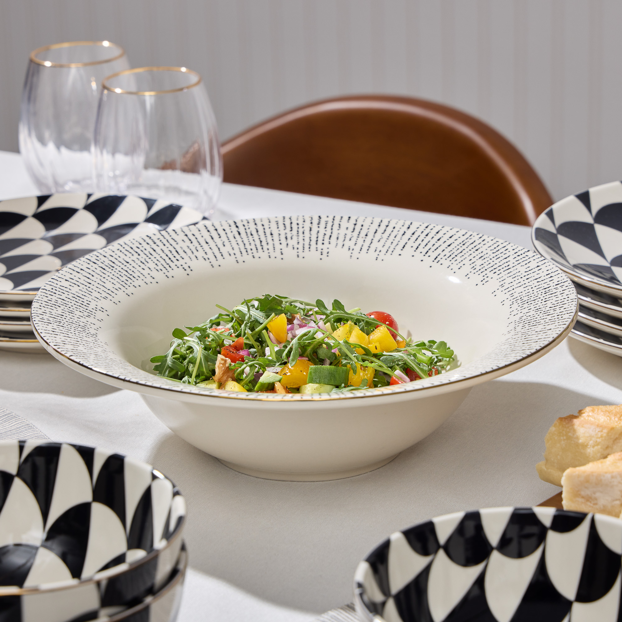 Ensemble de 3 bols de service Riley avec cuillère et fourchette en acacia de Thyme & Table