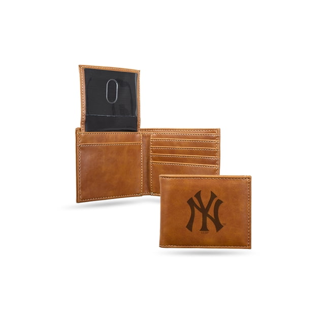 Yankees de New York Portefeuille Portefeuille Brun Gravé au Laser en Similicuir, avec le logo de l'Équipe Gravé au Laser à l'Avant. Comprend Quatre Fentes pour Cartes de Crédit, une Fenêtre d'Identité Transparente, et Convient comme Portefeuille pour Femme. Emballé dans une Boîte-Cadeau.