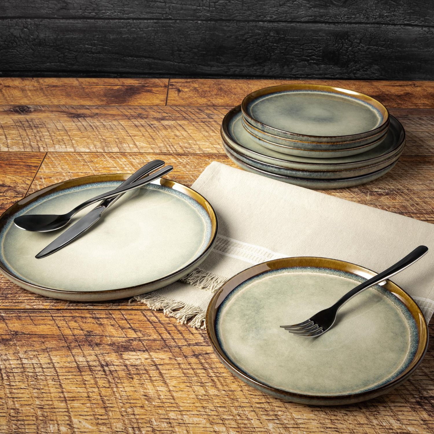 Yellowstone 8-Piece Ceramic Dinnerware Set, Kayce Collection