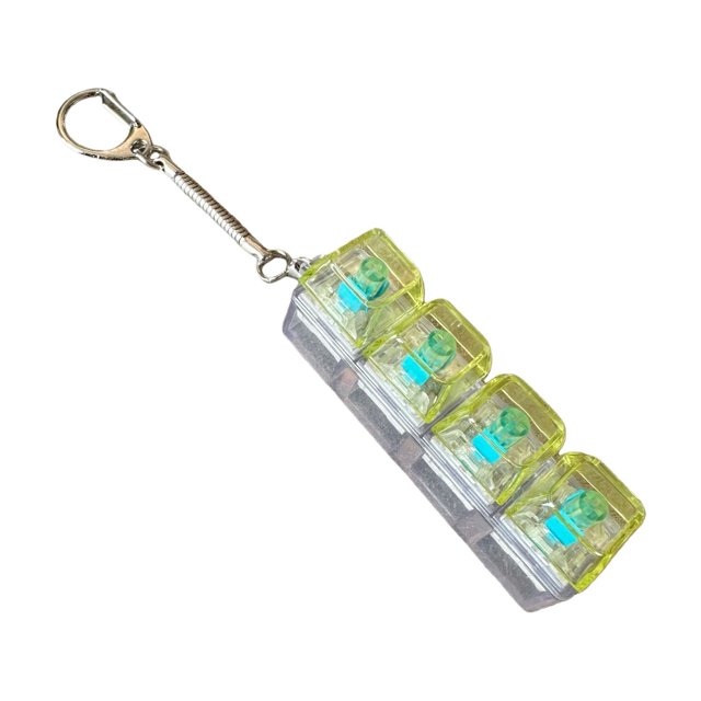 Keyboard Fidget Toy for Adults, Fidget Clicker Decompression Fidget Keychain Stress Relief Presents for Adult to Relief Stress Pass The Time, 1 Pcs, 3.0x0.78x1.0"(B)