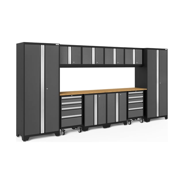 NewAge Products Bold Series Ensemble de 12 Armoires Conçu pour le Rangement et l'Organisation du garage. Construit avec de l'Acier Robuste de Calibre 24 et une Finition Gris Effet Poudre, l'Ensemble Comprend Deux Casiers de 30 Pouces, Quatre Armoires Murales, Deux Armoires à base à 2 Portes, Deux Tiroirs à Outils Roulants et Deux Plans de Travail de 48 Pouces. Comprend des Tablettes en Acier Ajustables, des Portes Entièrement Verrouillables avec des Poignées en Aluminium et des Roulettes Anti-Basculement pour la Mobilité. Idéal pour garages, Ateliers et Vestiaires. Dimensions