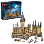 LEGO Harry Potter Ensemble de construction de château de Hogwarts, kit d'activité Harry Potter avec minifigures, baguettes, bateaux, une araignée, et accessoires Gryfindor et Huffpuff; modèle collectible pour les adultes, 71043