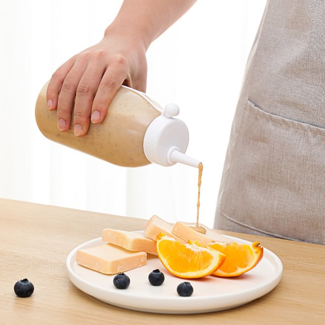 TIMIFIS Condiment Squeeze Bottles Condiment Squeezing Bottles 11 Ounces with Flip Top Hot Condiment Bottles Squeezing for Condiments Oil Icing Liquids Kitchen Gadgets