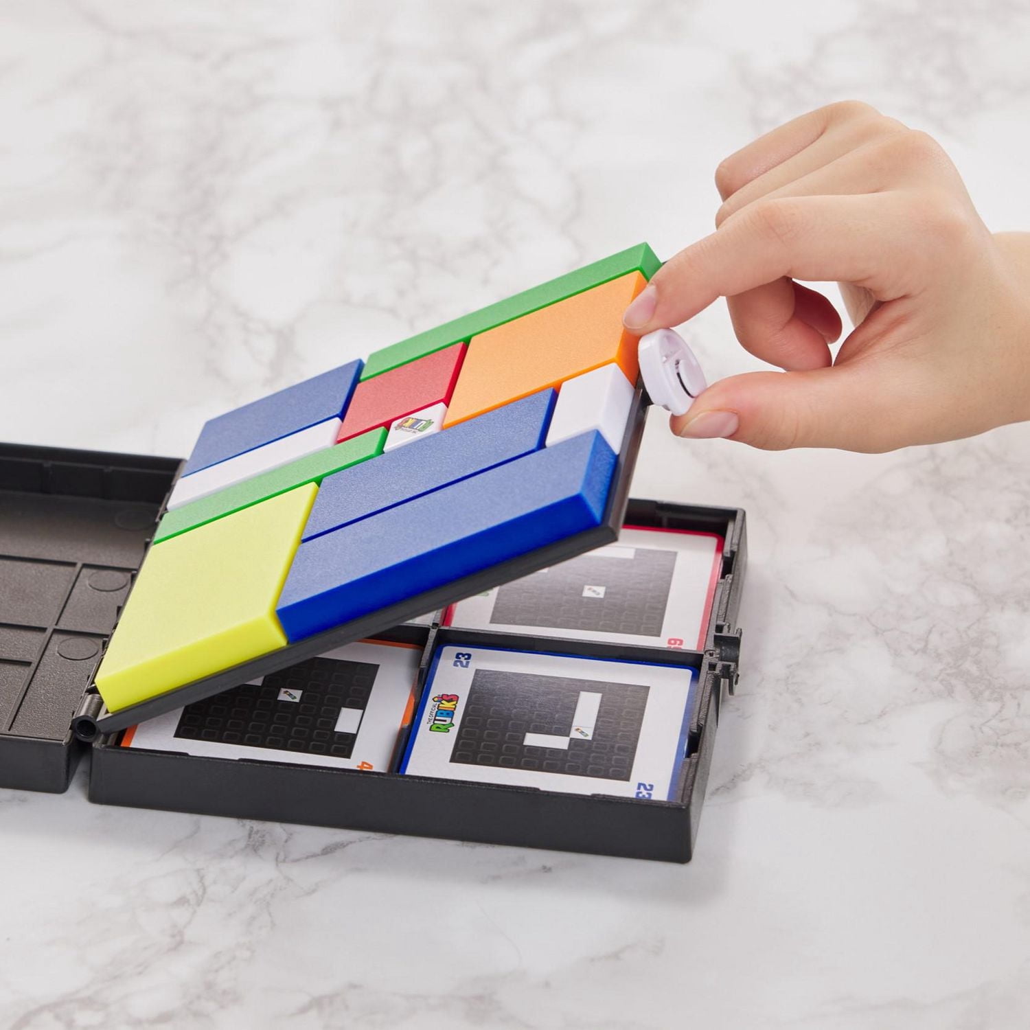 Rubik's Cube Gridlock, le jeu de casse-tête et de résolution de problèmes inspiré du jouet à manipuler classique, pour adultes et enfants à partir de 7 ans