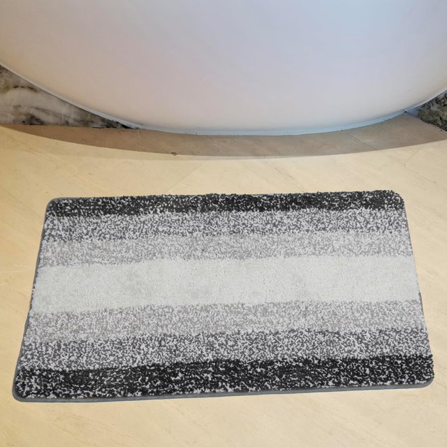 Cute Gradient Gray Bath Mat Bright Bathroom Rugs Bathroom Non Slip Floor Bath Rug Machine Washable Bathmat Soft Microfiber Carpet for Bathtub & Shower (23.6 * 15.7 Inch)