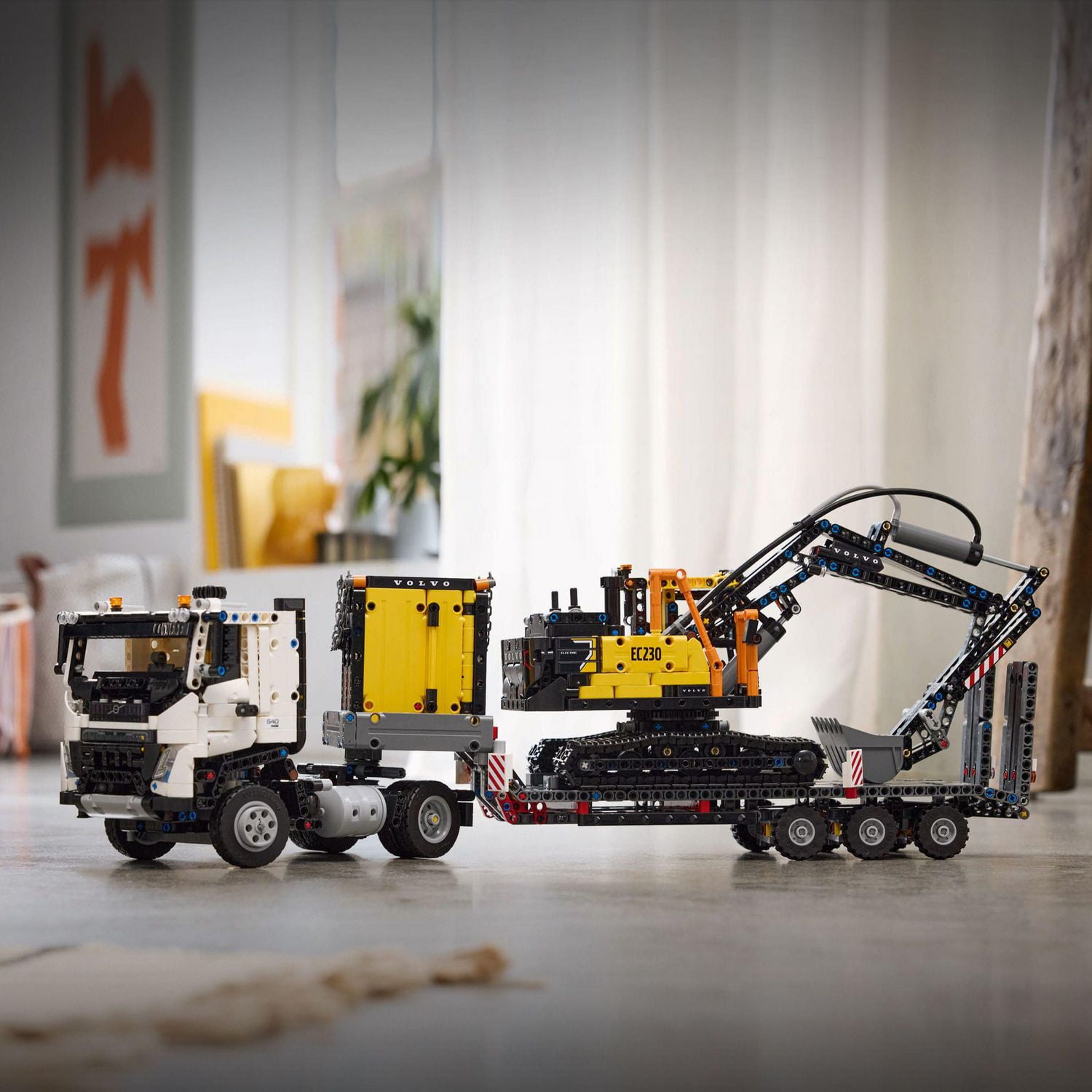 LEGO Technic Le camion Volvo FMX et l’excavatrice électrique EC230 42175 Ensemble de construction (2274 pièces)