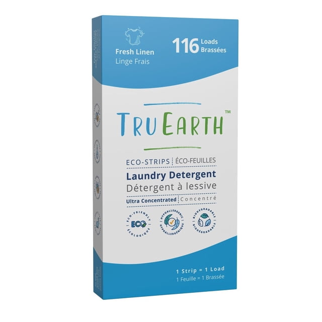 Tru Earth Eco-Strips Détergent à Lessive pour Linge Frais, 116 Brassées. le Produit Est Emballé dans une Manche en Carton recyclable et compostable avec un Motif Bleu et Blanc. Il Présente le logo Tru Earth, des certifications Écoresponsables et un Texte Bilingue en Anglais et en Français. le Détergent Consiste en Bandes Pré-Dosées Qui Se Dissolvent dans les machines à Laver, Offrant une solution de Lessive Écoresponsable et Pratique.