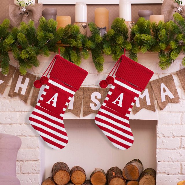 Fridja Grandes Bas de Noël, Bas Tricotés à Monogramme Rayé de 19,68 Po avec Pompon, Présentant un Motif Rayé Rouge et Blanc Audacieux et la Lettre « a » sur le devant. Idéal pour Suspendre sur un Manteau de Foyer, un Sapin de Noël Ou une Présentation des Fêtes. design Spacieux Convenant pour Tenir des Cartes de Vœux, de Petits Cadeaux Ou des surprises des Fêtes. Comprend des Boucles Robustes pour une Suspension Facile.