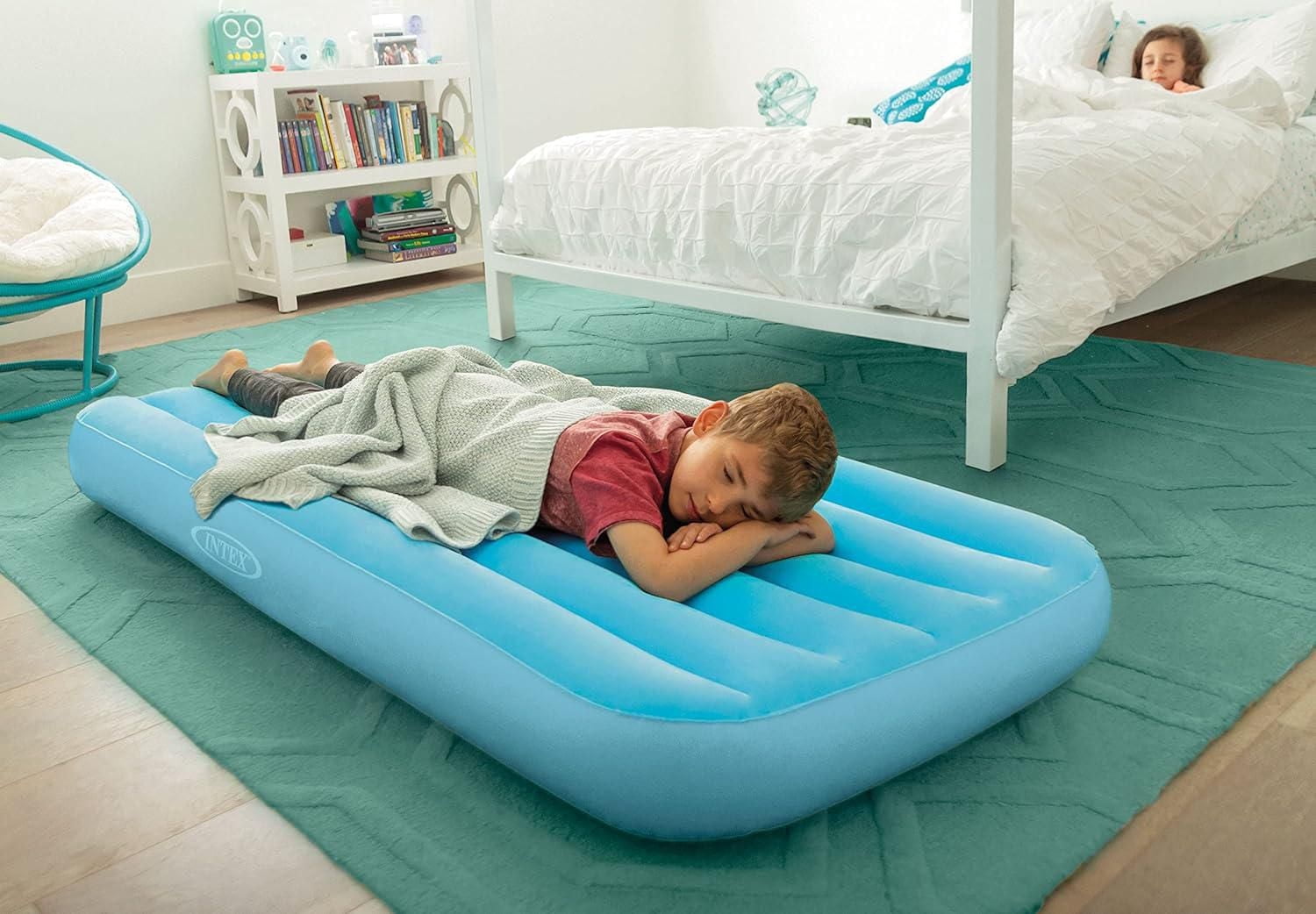 Intex Matelas pneumatique simple Cozy Kidz™ avec Fiber Tech, âges : 3-10 ans (la couleur peut varier – bleu ou orange)